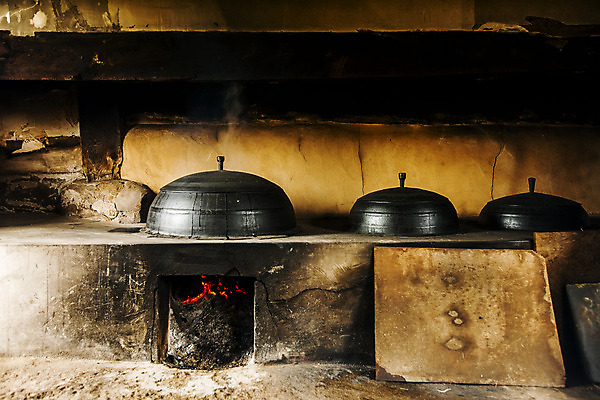포토 JPG 한국전통 한옥 실내 사람없음 가마솥 아궁이 충청남도 논산 국내여행 국내포토 전통 여행 고건축 한국 내부 솥 충청도 파일형식
