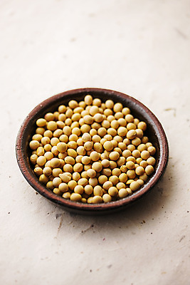 포토 JPG 한국전통 그릇 실내 사람없음 한지배경 메주콩 국내포토 전통 식기 백그라운드 한국 내부 파일형식