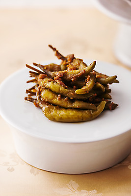 포토 JPG 한국전통 그릇 고추 실내 근접촬영 사람없음 아웃포커스 고추장아치 국내포토 전통 식기 뷰포인트 채소 한국 촬영기법 내부 장아찌 파일형식