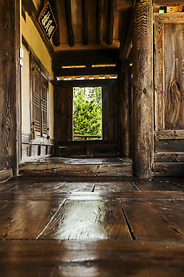 포토 JPG 주간 한국전통 창문 한옥 실내 사람없음 대청 경상북도 나무바닥 국내여행 봉화 현판 고택 국내포토 자연요소 전통 건축물 여행 고건축 바닥 한국 내부 경상도 파일형식