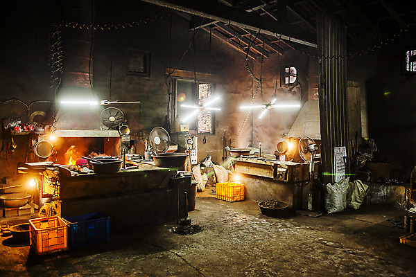 포토 JPG 한국전통 공장 조명 실내 사람없음 작업실 경상북도 유기 국내여행 봉화 국내포토 전통 여행 공업 한국 내부 경상도 파일형식