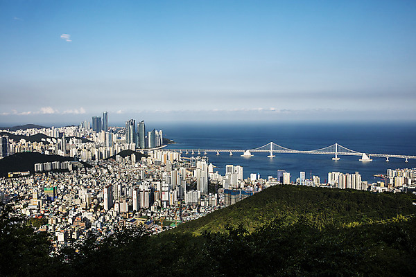 포토 JPG 주간 바다 하늘 풍경 사람없음 야외 건물 부산 광안대교 해운대 국내포토 자연요소 건축물 한국 다리_건축물 파일형식