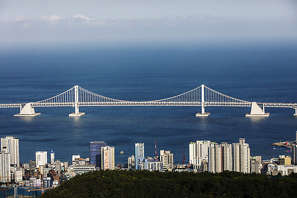 포토 JPG 주간 바다 하늘 풍경 사람없음 야외 건물 부산 광안대교 해운대 국내포토 자연요소 건축물 한국 다리_건축물 파일형식