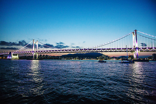 포토 JPG 구름 바다 야경 사람없음 야외 부산 광안대교 국내포토 자연요소 한국 다리_건축물 야간 파일형식 풍경_경치