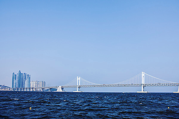 포토 JPG 주간 바다 하늘 풍경 사람없음 야외 부산 광안대교 해운대 국내포토 자연요소 한국 다리_건축물 파일형식