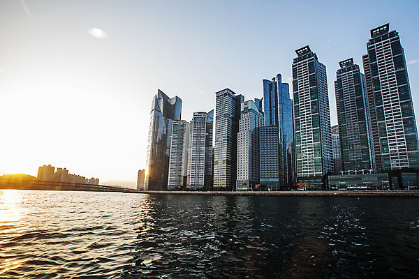 포토 JPG 주간 바다 하늘 풍경 사람없음 야외 건물 일몰 부산 국내포토 자연요소 건축물 한국 노을 파일형식