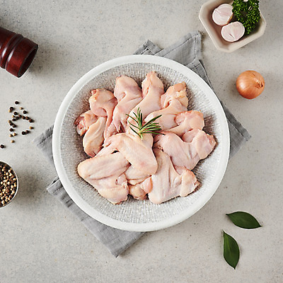 포토 JPG 스튜디오촬영 접시 식재료 양파 실내 생고기 사람없음 하이앵글 닭고기 천 담기 로즈메리 닭날개 월계수 통후추 플랫레이 국내포토 식기 뷰포인트 채소 모션 육류 내부 직물 플랫 허브 후추 파일형식