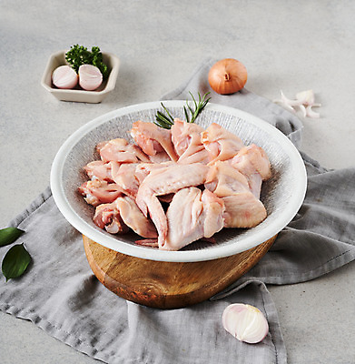 포토 JPG 스튜디오촬영 접시 식재료 양파 실내 생고기 사람없음 닭고기 천 담기 로즈메리 닭날개 월계수 국내포토 식기 채소 모션 육류 내부 직물 허브 파일형식