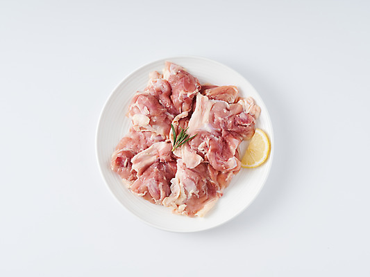 포토 JPG 스튜디오촬영 접시 식재료 실내 생고기 사람없음 하이앵글 닭고기 레몬 흰배경 담기 닭다리 로즈메리 국내포토 식기 뷰포인트 백그라운드 과일 모션 육류 내부 흰색 허브 파일형식