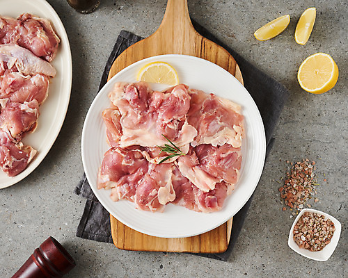 포토 JPG 스튜디오촬영 접시 식재료 실내 생고기 사람없음 하이앵글 닭고기 천 레몬 담기 소금 닭다리 후추통 국내포토 식기 뷰포인트 과일 모션 육류 내부 직물 양념통 파일형식