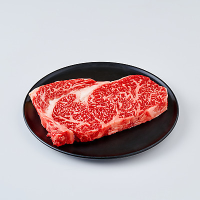 포토 JPG 스튜디오촬영 접시 식재료 실내 생고기 육류 사람없음 소고기 흰배경 등심 국내포토 식기 백그라운드 내부 흰색 파일형식