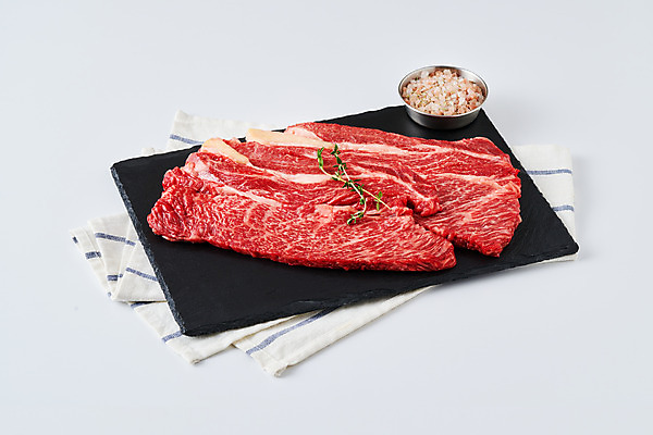 포토 JPG 스튜디오촬영 식재료 실내 생고기 육류 사람없음 소고기 천 흰배경 소금 등심 국내포토 백그라운드 내부 흰색 직물 파일형식