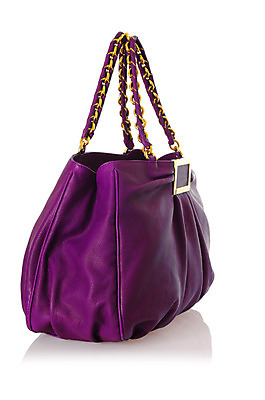 포토 JPG 해외이미지 여자 백그라운드 가방 손잡이 사람없음 빛 쇼핑 유행 세일 보라색 흰색 화려 지갑 고급 우아함 시원함 자주색 가죽 자르기 제비꽃 지퍼 소매 고립 소가죽 스트랩 스타일 차단 해외202004 해외202105 해외포토 잡화 꽃 컬러 컨셉 모션 사람 파일형식