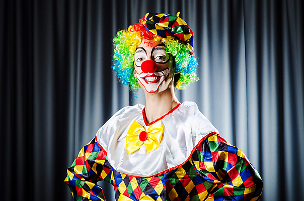 포토 JPG 해외이미지 백인 직업 캐릭터 모자 남자 행복 얼굴 넥타이 휴가 한명 미소 사람 성인 빨간색 컬러풀 노란색 파티 우주 공연 기쁨 연주자 광대 흰색 축하 표현 생일 유머 서커스 가발 코 옷입기 연예인 해외202004 해외202105 해외포토 서양인 1 잡화 기념일 감정 컬러 컨셉 모션 표정 이벤트 신체부위 음악가 파일형식