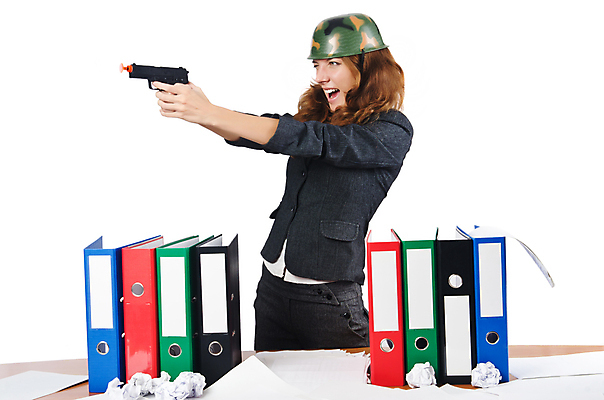 포토 JPG 해외이미지 백인 직업 여자 종이 비즈니스 통신 노동자 스트레스 한명 사람 정장 성인 사무실 힘 경쟁 분노 흰색 업무 비즈니스맨 비즈니스우먼 헬멧 충돌 종업원 책상 동료 경영자 파일 싸움 전쟁 폴더 말다툼 경영 고립 구김 해외202004 해외202105 해외포토 서양인 1 옷 남자 감정 컬러 가구 컨셉 관계 모션 작업 직장인 보호장비 리더 파일형식