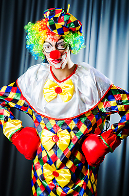 포토 JPG 해외이미지 백인 직업 캐릭터 남자 행복 얼굴 스포츠 장갑 넥타이 휴가 한명 사람 성인 빨간색 상자 컬러풀 노란색 파티 우주 권투 공연 기쁨 연주자 광대 흰색 축하 표현 생일 유머 서커스 가발 코 옷입기 연예인 운동가 해외202004 해외202105 해외포토 서양인 1 잡화 기념일 감정 컬러 컨셉 모션 이벤트 신체부위 격투기 음악가 파일형식