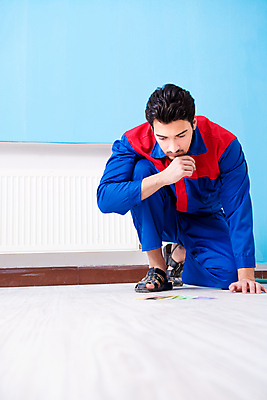 포토 JPG 해외이미지 직업 디자인 벽 유니폼 생각 노동자 아파트 주택 사람없음 내부 건물 장식 파란색 페인트 방 붓 업무 작업 팔레트 수리 선택 서비스 그림 롤 롤러 페인트붓 화가 부활 DIY 개발 건축업자 계약자 복원 업그레이드 해외202105 해외포토 건축물 옷 건축 컬러 컨셉 취미 계약 파일형식