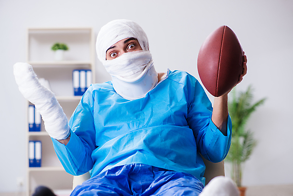 포토 JPG 해외이미지 직업 스포츠 의자 공 놀이 뼈 건강 앉기 사람없음 럭비 축구 미국 힘 환자 게임 바퀴 좌절 질병 장애인 휠체어 뇌 어깨 붕대 장애 골절 깨짐 돌봄 석고 운동가 치유 쿼터백 플레이어 해외202105 해외포토 감정 가구 컨셉 북아메리카 의학 모션 신체부위 구기 파일형식