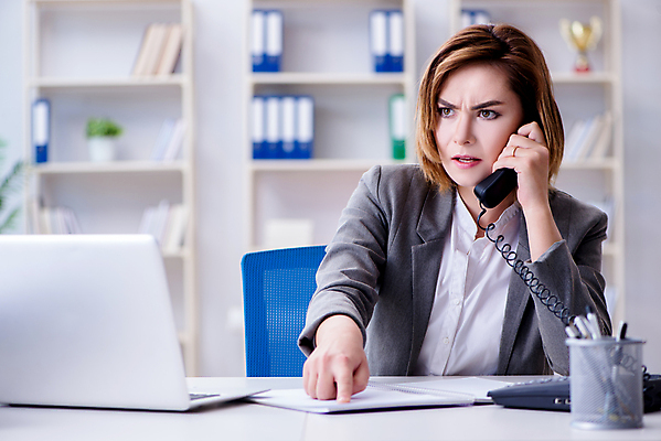 포토 JPG 해외이미지 직업 응시 여자 인터넷 비즈니스 통신 노동자 직장 설명 사람없음 금융 노트북 스마트폰 컴퓨터 사무실 공책 업무 작업 비즈니스우먼 종업원 전화기 고객 확인 검색 경영자 문서 바쁨 텔레마케팅 부름 실수 온라인 발견 경영 오류 지원 헬프 회계사 대리인 해외202105 해외포토 시선 회사 모션 문구용품 사람 경제 전자제품 핸드폰 스마트기기 도움 직장인 서비스업 리더 파일형식