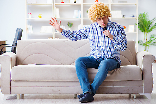 포토 JPG 해외이미지 별 음악 노래 휴가 휴식 주택 취미 사람없음 10대 파티 콘서트 공연 연주자 음악가 방 가수 무대 마이크 가발 클럽 디스코 오디오 연예인 대회 목소리 노래방 멜로디 뮤지컬 실행 팝 생존 해외202105 해외포토 자연요소 직업 음향기기 컨셉 청소년 문화예술 이벤트 건물 전자제품 춤 파일형식