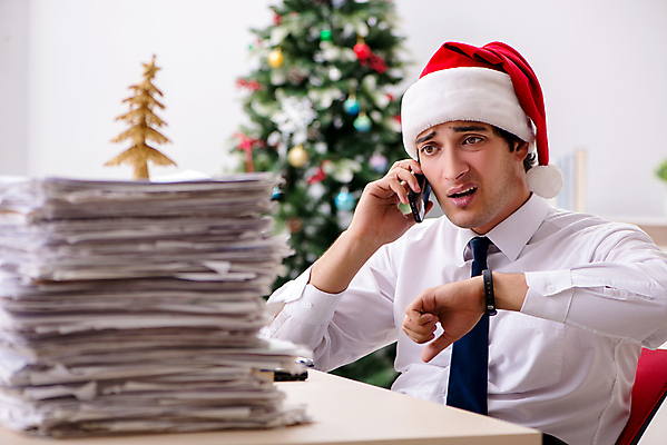 포토 JPG 해외이미지 나무 응시 크리스마스 비즈니스 모바일 휴가 새로움 직장 피곤 말하기 대화 사람없음 스마트폰 핸드폰 컴퓨터 사무실 산타클로스 파티 쌓기 축하 업무 작업 비즈니스맨 좌절 연도 종업원 손목시계 책상 보고서 바쁨 업무과다 야근 종료 마감 회계사 클라우스 해외202105 해외포토 식물 직업 시선 기념일 남자 감정 시계 가구 컨셉 회사 장신구 모션 이벤트 전자제품 스마트기기 직장인 파일형식