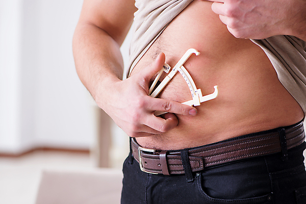 포토 JPG 해외이미지 모양 음식 스포츠 신체 다이어트 주택 자 건강 식이요법 사람없음 운동 고통 잡기 몸무게 큼 먹기 비만 허리 측정 확인 속도 칼로리 몸통 보여주기 허리둘레 진행 식욕 적자 캘리퍼스 해로움 추가 해외202105 해외포토 감정 컨셉 모션 문구용품 건물 신체부위 공구 둘레 크기 몸매 파일형식