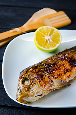 포토 JPG 해외이미지 접시 음식 토마토 채소 탁자 건강 육류 어류 스테이크 요리 사람없음 식당 식사 저녁식사 튀김 신선 황금 칼 맛 그릴 상추 굽기 먹기 레몬 허브 해산물 준비 점심식사 빵가루 송어 해로움 맛있는 해외202105 해외포토 식물 식기 가구 컨셉 과일 식재료 모션 주방용품 서양음식 상점 수중동물 구이 파일형식