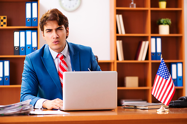 포토 JPG 해외이미지 영어 생각 비즈니스 정장 사람없음 노트북 컴퓨터 사무실 미국 줄무늬 깃발 업무 비즈니스맨 퍼즐 선거 종업원 집중 심볼 검색 경영자 온라인 애국심 변호사 경영 전국 정치 정치가 채팅 외교관 이민 해외202105 해외포토 직업 문자 옷 남자 이동 컨셉 북아메리카 무늬 전자제품 작업 직장인 민주주의 리더 파일형식