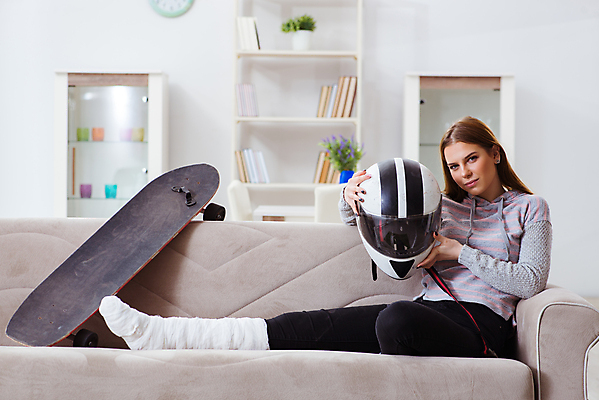 포토 JPG 해외이미지 행복 휴가 뼈 주택 건강 사람없음 치료 고통 환자 스케이트 도움 스케이트보드 수술 헬멧 장애인 사건 긍정 붕대 외과 스케이터 보험 장애 골절 깨짐 돌봄 떠남 석고 양발 운동가 정형외과 치유 해외202105 해외포토 감정 스포츠용품 컨셉 의학 모션 운동선수 병원 건물 보드_스포츠 보호장비 파일형식