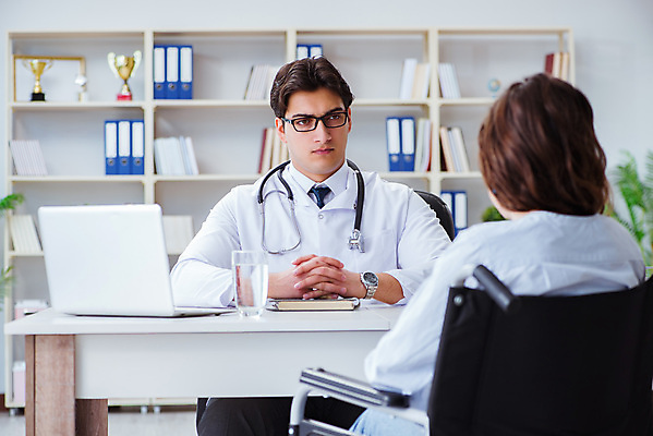 포토 JPG 해외이미지 직업 건강 병원 사람없음 치료 약 듣기 고통 시험 환자 의사 질병 집중 확인 상담 약속 방문 보험 돌봄 불평 심각 치유 규칙적 해외202105 해외포토 교육 감정 컨셉 의학 모션 의료진 파일형식