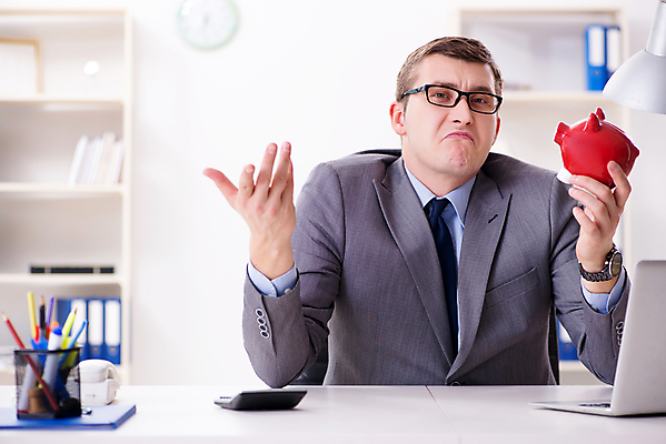 포토 JPG 해외이미지 돈 비즈니스 사업가 사람없음 금융 달러 동전 저축 돼지저금통 비즈니스맨 절약 황금 좌절 은퇴 종업원 보안 투자 평가 빈털터리 파산 대출 빚 관심 세금 수입 연금 예산 위기 적자 회계사 해외202105 해외포토 직업 남자 감정 컨셉 안전 경제 저금통 직장인 재산 파일형식