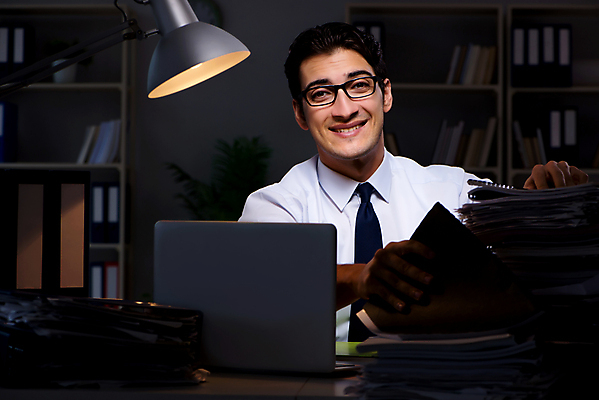 포토 JPG 해외이미지 비즈니스 노동자 스트레스 피곤 사람없음 노트북 컴퓨터 사무실 쌓기 시간 업무 작업 비즈니스맨 뉴스 좌절 야간 저녁 아래 종업원 책상 보고서 경영자 바쁨 업무과다 바인더 야근 마감 세금 회계사 실종 해외202105 해외포토 자연요소 직업 남자 감정 가구 컨셉 모션 전자제품 사무용품 직장인 사건 방향 리더 위치 파일형식