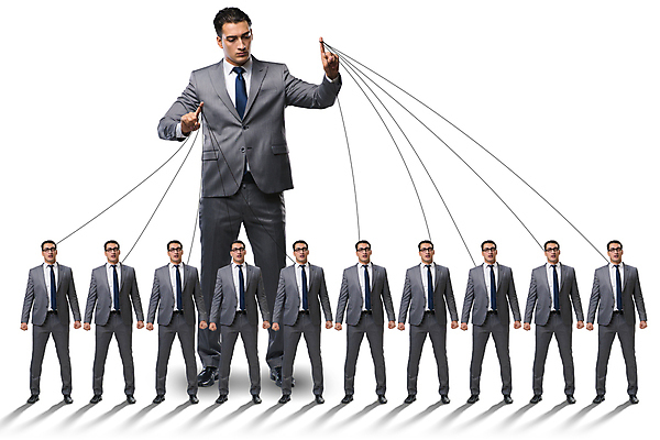 포토 JPG 해외이미지 손 밧줄 줄 인형 컨셉 비즈니스 노동자 매달리기 사람없음 힘 비즈니스맨 당기기 체스말 대표 묶기 통제 종업원 직원 경영자 지휘 마리오네트 명령 경영 고용 꼭두각시 노예 신앙심 제어 조작 착취 스타일 해외202105 해외포토 직업 남자 모션 신체부위 구직 말_게임 직장인 체스 리더 채용 파일형식