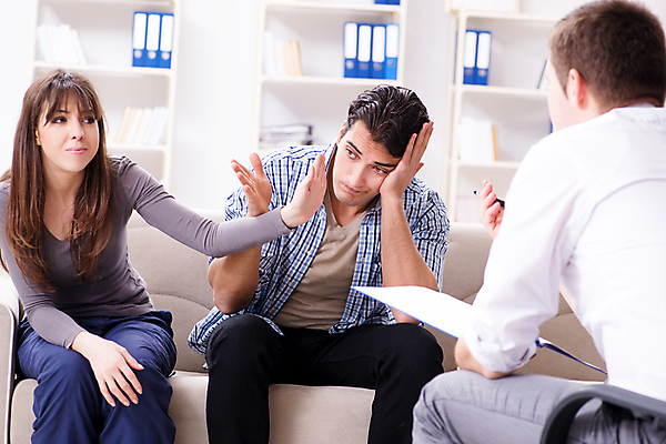 포토 JPG 해외이미지 커플 가족 관계 결혼식 남편 스트레스 사람없음 사무실 듣기 모임 환자 의사 슬픔 아내 도움 좌절 토론 충돌 컨설턴트 상담 방문 문제 테라피 우울증 이슈 이혼 정신과 정신과의사 조언 치료사 헬프 해외202105 카운슬러 해외포토 직업 감정 결혼 컨셉 비즈니스 의학 모션 병원 뷰티 의료진 전문직 질병 상담원 파일형식