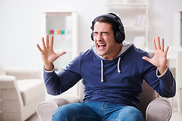 포토 JPG 해외이미지 학생 행복 감정 음악 이어폰 노래 휴가 휴식 주택 소년 취미 사람없음 10대 책 학습 헤드폰 소리 외침 콘서트 공연 음악가 방 듣기 가수 선택 오디오 목소리 노래방 뮤지컬 플레이어 해외202105 해외포토 직업 교육 남자 어린이 음향기기 컨셉 모션 청소년 문화예술 이벤트 건물 전자제품 파일형식