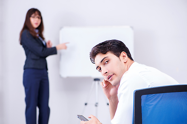 포토 JPG 해외이미지 직업 여자 교육 남자 종이 회사 비즈니스 통신 탁자 회의 설계 노동자 설명 서기 사람 사람없음 사무실 공백 방 흰색 가리킴 업무 작업 비즈니스맨 비즈니스우먼 발표 그룹 토론 강의 종업원 동료 경영자 화이트보드 경영 세미나 브레인스토밍 해외202105 해외포토 컬러 가구 컨셉 관계 모션 손짓 직장인 리더 파일형식