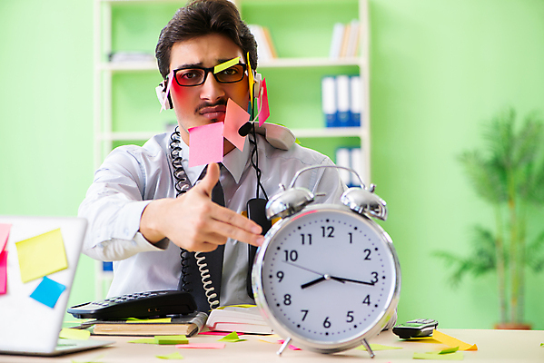 포토 JPG 해외이미지 시계 비즈니스 스트레스 말하기 대화 사람없음 스마트폰 사무실 쪽지 헤드폰 시간 작업 도움 비즈니스맨 센터 좌절 균형 종업원 전화기 서비스 상담 경영자 공포 텔레마케팅 부름 업무과다 야근 살인 경영 마감 압력 운영자 조언 지원 헬프 실종 해외202105 해외포토 직업 남자 감정 음향기기 컨셉 모션 핸드폰 스마트기기 업무 직장인 범죄 서비스업 사건 리더 파일형식