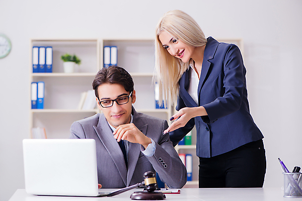 포토 JPG 해외이미지 직업 행복 비즈니스 가이드 협상 설명 미소 사람없음 노트북 컴퓨터 사무실 거래 비즈니스맨 비즈니스우먼 방어 상담원 망치 토론 중개인 고객 컨설턴트 상담 경영자 법 의사봉 재판 법관 공정 온라인 변호사 법정 조언 해외202105 카운슬러 해외포토 여자 남자 감정 모션 표정 어류 전자제품 공구 직장인 사무원 전문직 법률가 리더 파일형식