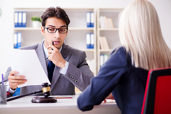 포토 JPG 해외이미지 직업 비즈니스 협상 설명 사람없음 사무실 독서 거래 비즈니스맨 비즈니스우먼 방어 상담원 망치 토론 중개인 고객 계약 컨설턴트 상담 경영자 문서 법 의사봉 재판 법관 변호사 순서 배려 법정 조언 해외202105 카운슬러 해외포토 여자 남자 모션 어류 공구 직장인 사무원 전문직 법률가 리더 파일형식