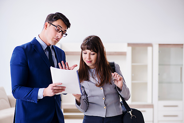 포토 JPG 해외이미지 비즈니스 열쇠 새로움 아파트 주택 설명 사람없음 건물 판매 세일 거래 재산 플랫 구매 상담원 중개인 고객 계약 주기 컨설턴트 상담 투자 결재 보여주기 주인 보험 대여 대출 렌탈 부동산중개인 진짜 집주인 해외202105 해외포토 직업 건축물 컨셉 모션 부동산 금융 쇼핑 사무원 전문직 파일형식