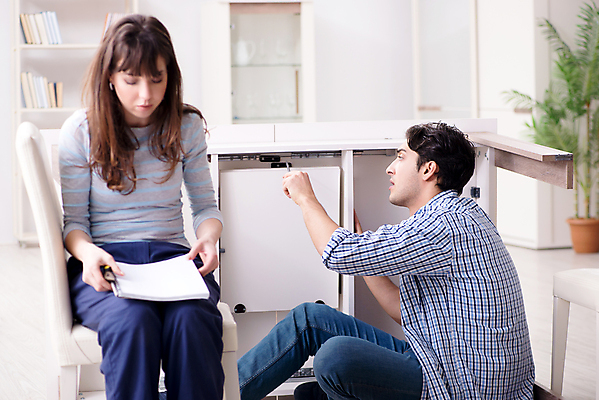 포토 JPG 해외이미지 커플 가구 의자 가족 탁자 남편 노동자 주택 피곤 사람없음 목재 주방 기구 공구 나사 아내 업무 도움 퍼즐 작업실 드라이버 수리 좌절 캐비닛 목수 책상 서비스 목공예 고정 DIY 유지 국회 조립 배려 설치 업그레이드 재주꾼 조작 해외202105 해외포토 나무 직업 감정 생활용품 컨셉 재료 관계 취미 건물 도구 작업 공예 사물함 파일형식