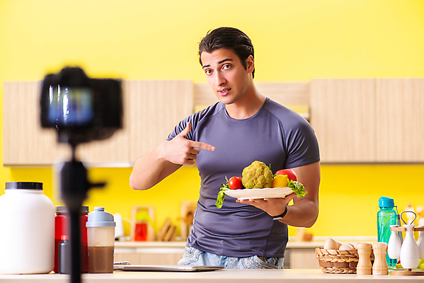 포토 JPG 해외이미지 모양 남자 음식 스포츠 인터넷 신체 다이어트 채소 주택 건강 설명 사람없음 운동 약 카메라 촬영 에너지 가리킴 항아리 네트워크 브로콜리 날씬함 연습 근육질 에어로빅 보여주기 온라인 동영상 보충 단백질 블로거 블로그 소셜 도핑 해외202105 해외포토 의학 모션 근육 사람 손짓 건물 전자제품 춤 도자기 몸매 영양소 파일형식