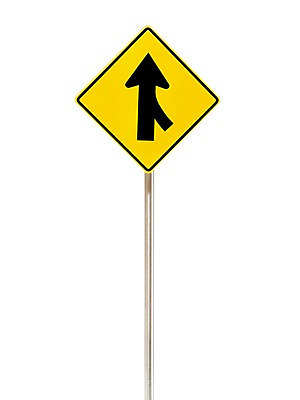 포토 JPG 기호 화살표 알림판 실내 누끼 사람없음 표지판 우합류도로 국내포토 문자 도로 내부 파일형식