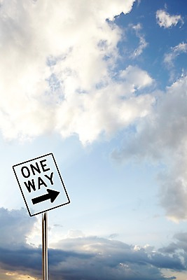 포토 JPG 주간 구름 기호 화살표 하늘 알림판 풍경 사람없음 야외 표지판 일방통행 국내포토 자연요소 문자 통행 파일형식