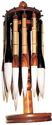 포토 JPG 스튜디오촬영 한국전통 전통 전통문화 서예 전통소품 실내 누끼 사람없음 필기구 여러개 붓 오브젝트 서예용품 문방구 걸림 문방사우 붓걸이 서예붓 국내포토 문화 다수 모션 문구용품 한국 내부 상점 파일형식