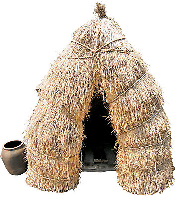 포토 JPG 건축물 건축 고건축 누끼 풍경 사람없음 시골 항아리 볏짚 오브젝트 화장실 시골집 뒷간 변소 움집 국내포토 주택 도자기 짚 파일형식