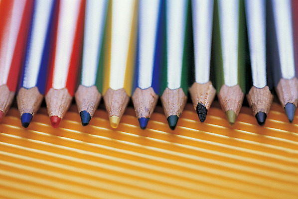 포토 JPG 컬러 문구용품 학용품 색연필 근접촬영 사람없음 아웃포커스 컬러풀 필기구 연필 여러개 미술도구 오브젝트 일렬 연필심 문방구 그리기도구 그리기용품 국내포토 뷰포인트 다수 촬영기법 상점 파일형식