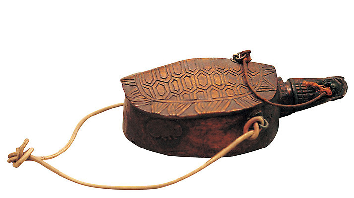 포토 JPG 스튜디오촬영 모양 한국문화 한국전통 전통 전통문화 줄 컬러 장신구 전통소품 실내 누끼 사람없음 목재 장식 한개 갈색 끈 고리 거북이 오브젝트 동물모양 국내포토 나무 동물 1 동양문화 문화 재료 파충류 한국 내부 파일형식