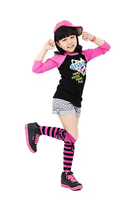 포토 JPG 전신 직업 모자 학생 라이프스타일 잡화 여자 어린이라이프 별 초등학생 어린이 포즈 모션 실내 한명 서기 미소 웃음 사람 동양인 손짓 소녀 10대 희망 꿈 한국인 가수 체험 스타 장래희망 연예인 여자만 여자한명만 소녀만 국내포토 자연요소 1 감정 컨셉 청소년 표정 인종 내부 생활 음악가 어린이만 파일형식