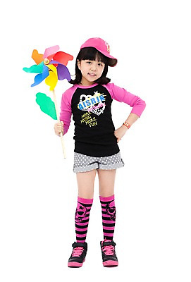 포토 JPG 전신 직업 모자 학생 라이프스타일 잡화 여자 어린이라이프 별 초등학생 어린이 허리손 포즈 모션 실내 한명 서기 미소 웃음 들기 사람 동양인 손짓 소녀 10대 희망 꿈 한국인 가수 체험 바람개비 스타 장래희망 연예인 여자만 여자한명만 소녀만 국내포토 자연요소 1 감정 컨셉 청소년 표정 인종 내부 생활 음악가 어린이만 파일형식